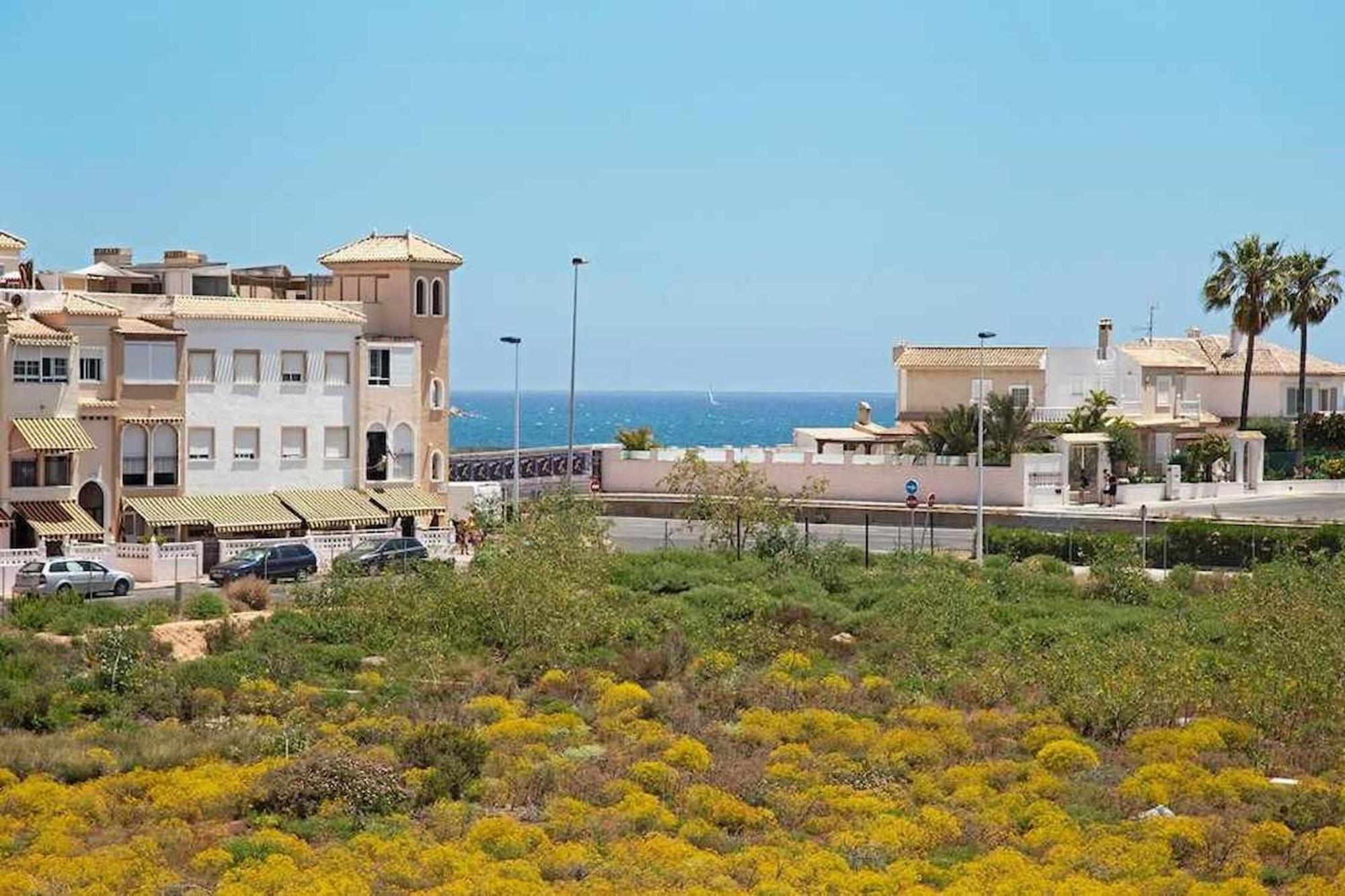 Apto Bajo La Veleta Torrevieja Exterior photo