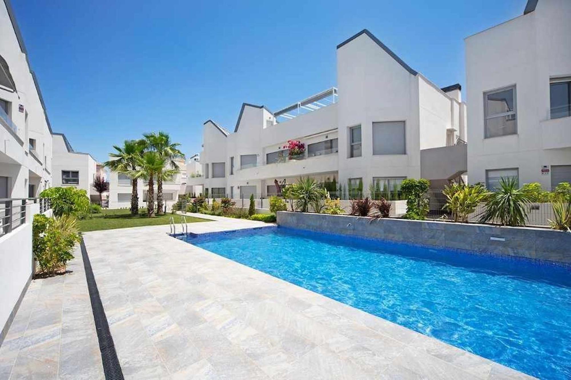 Apto Bajo La Veleta Torrevieja Exterior photo