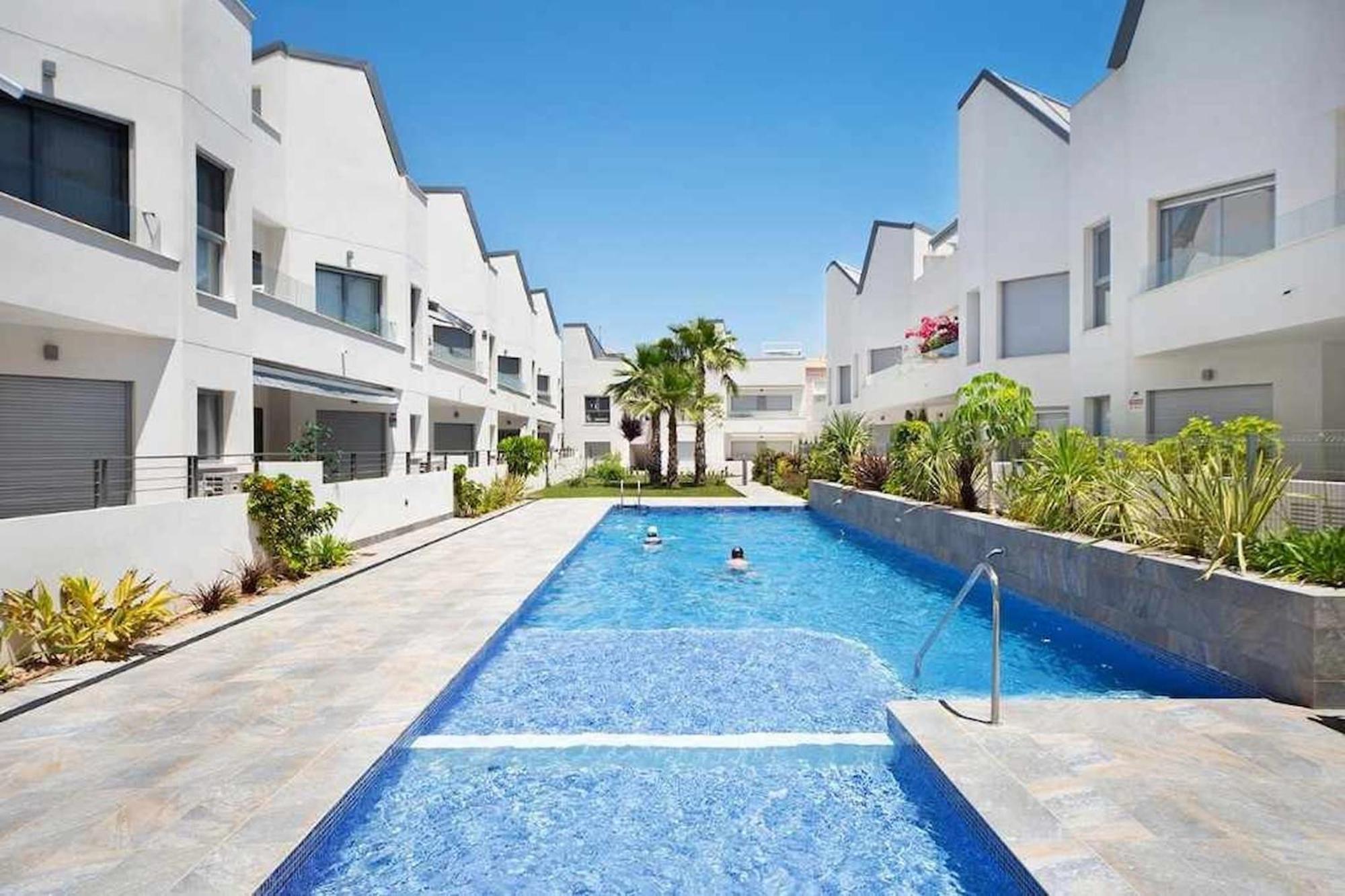 Apto Bajo La Veleta Torrevieja Exterior photo